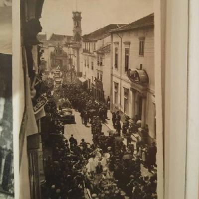 Coimbra-Antiga-Queima-das-Fitas-Rua-Larga-1944.jpg